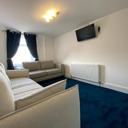 Aquarius Apartment - Sea View - Sleeps Seven Blackpool Esterno foto