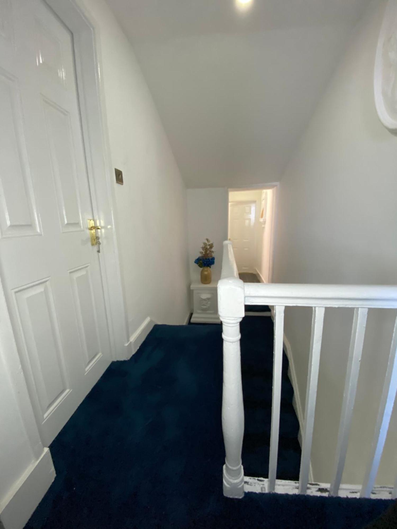 Aquarius Apartment - Sea View - Sleeps Seven Blackpool Esterno foto
